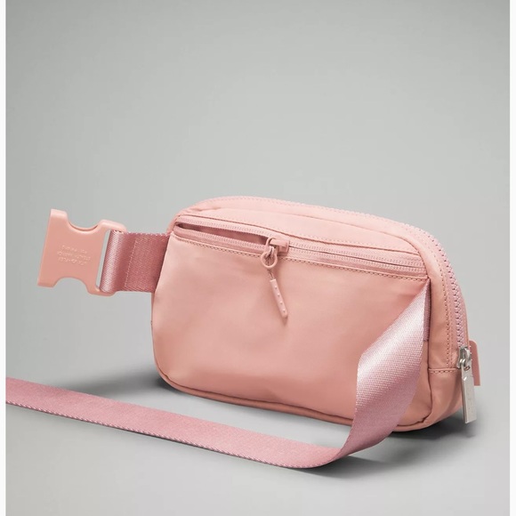 Lululemon Everywhere Belt Bag, 1L (Pink Taupe) - Picture 3 of 6